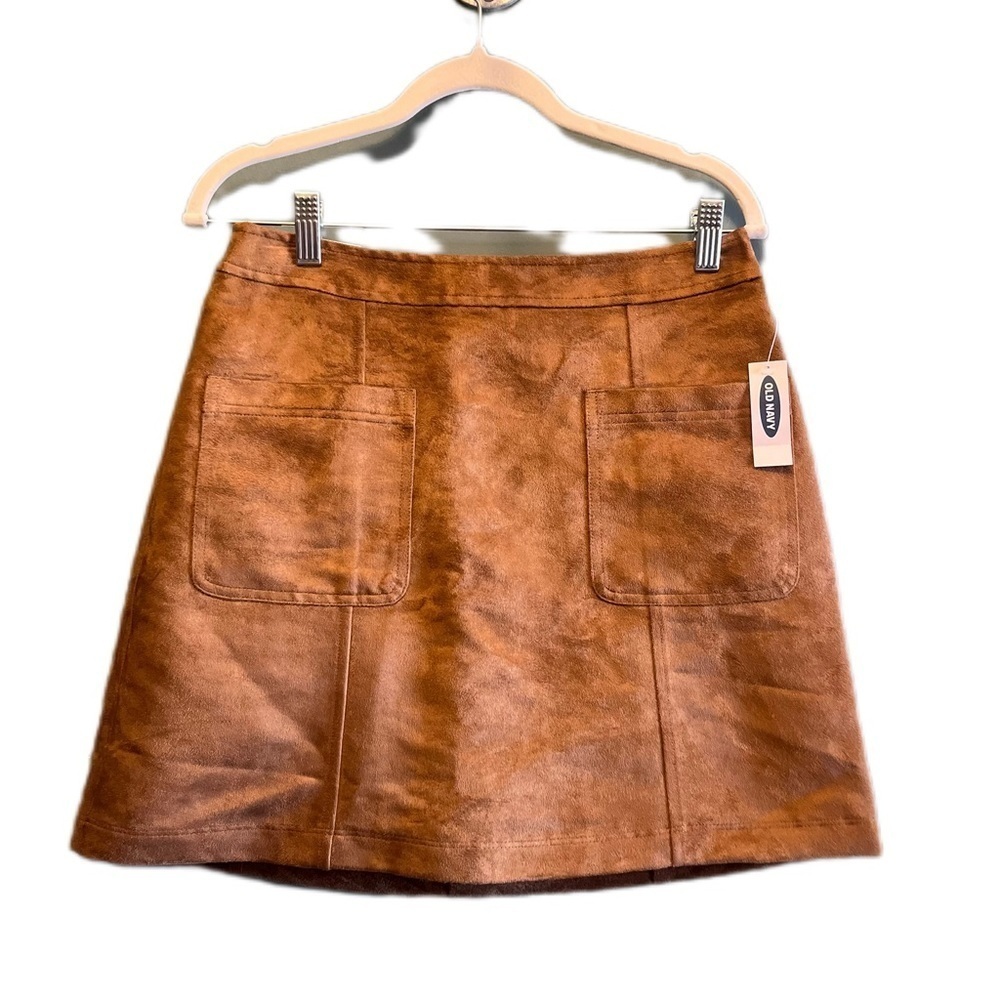 Old Navy NWT faux suede skirt front pockets size 6 tan.